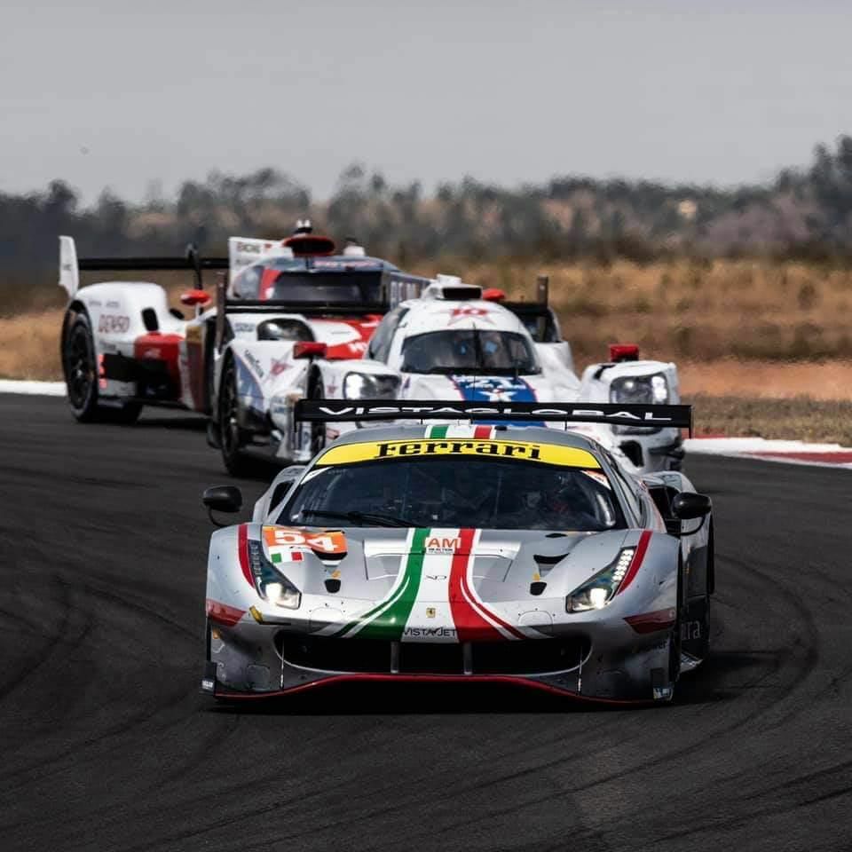 Ferrari 488 GTE con grafiche gara e sponsor per Campionato mondiale endurance